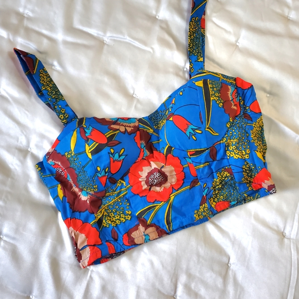NEW- By BOG COLLECTIVE• Floral Sweetheart Semi Crop Top